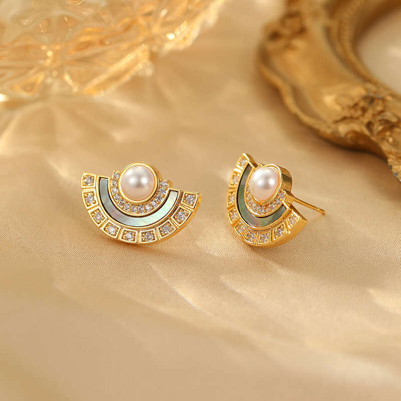 Natural Shell Fan-Shaped Earrings Vintage S925 Silver Stud for Women Unique and Luxurious Earrings with a High-End Feel