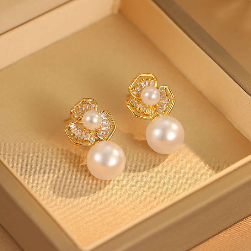 Floral Pearl Zircon Earrings With A High-end Light Luxury Fashionable Feel S925 Silver Needle Studs