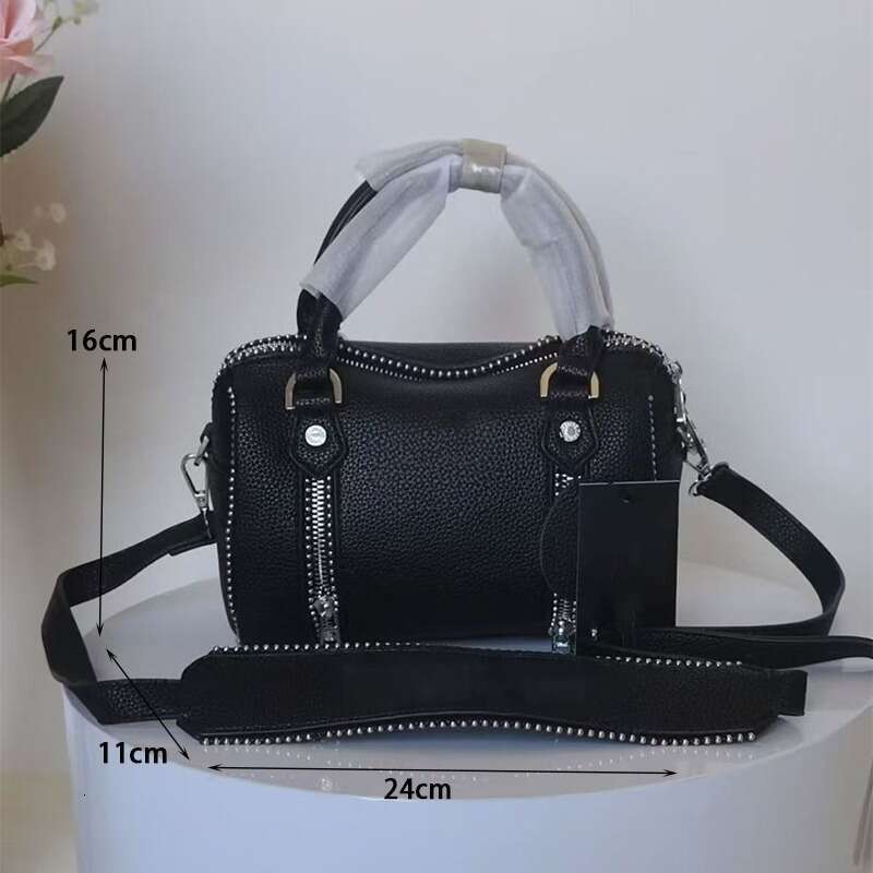 New fashion shoulder black women's crossbody bag, luxurious design, vintage envelope bag