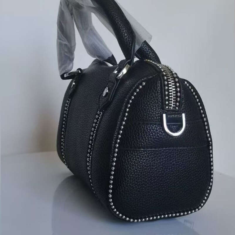New fashion shoulder black women's crossbody bag, luxurious design, vintage envelope bag