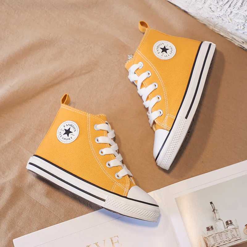 These Kids' High-Top Canvas Sneakers are lightweight, breathable, and non-slip, perfect for summer casual wear with a simple, solid-color style.T