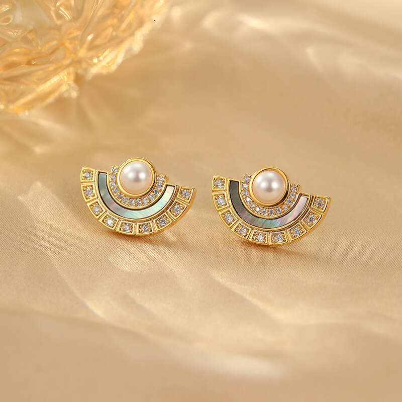 Natural Shell Fan-Shaped Earrings Vintage S925 Silver Stud for Women Unique and Luxurious Earrings with a High-End Feel