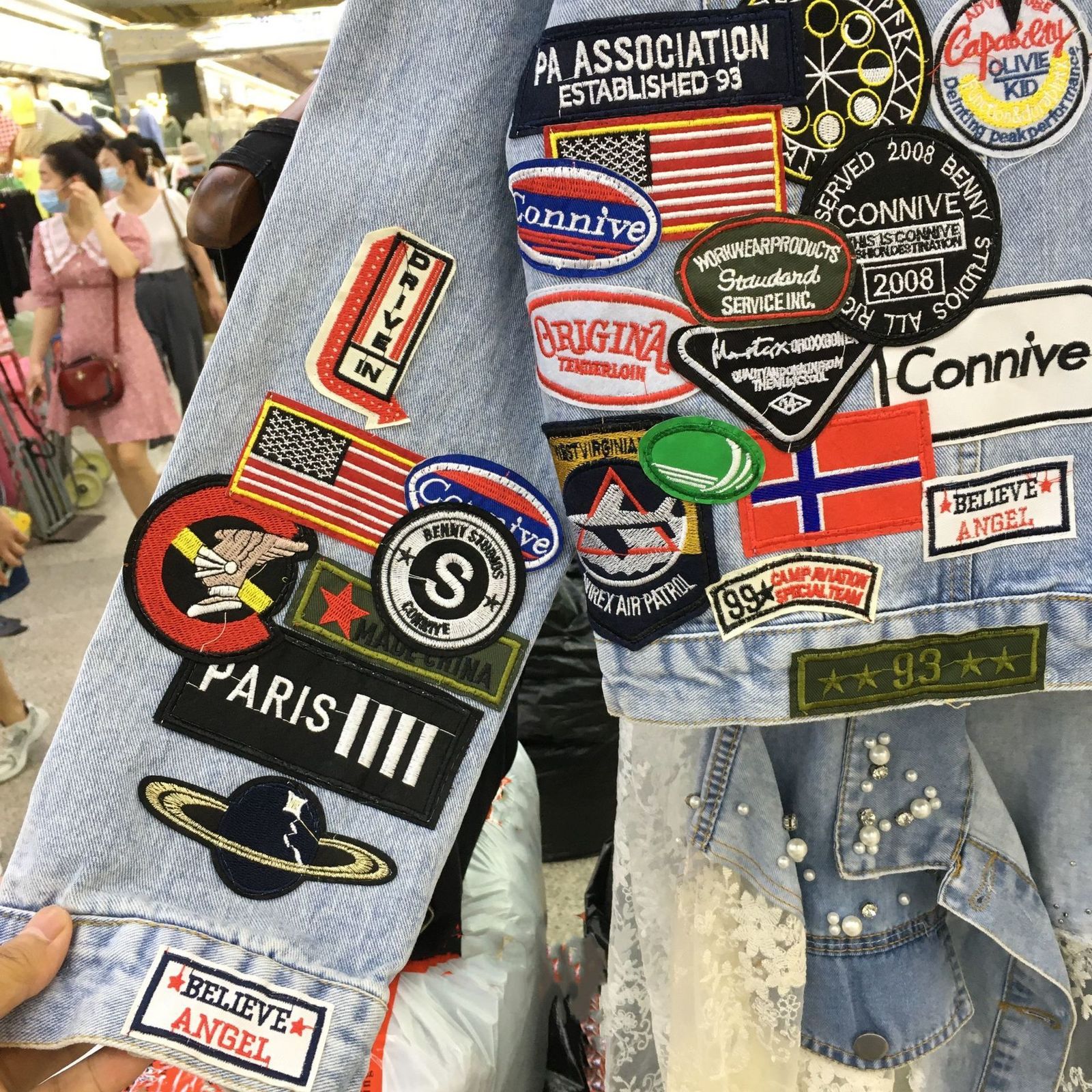 Women's Jackets Fashionable Spring Female Blue Denim Jacket Personality Hand-painted Graffiti Rivets Casual European Sequins Long Sleeves 230428