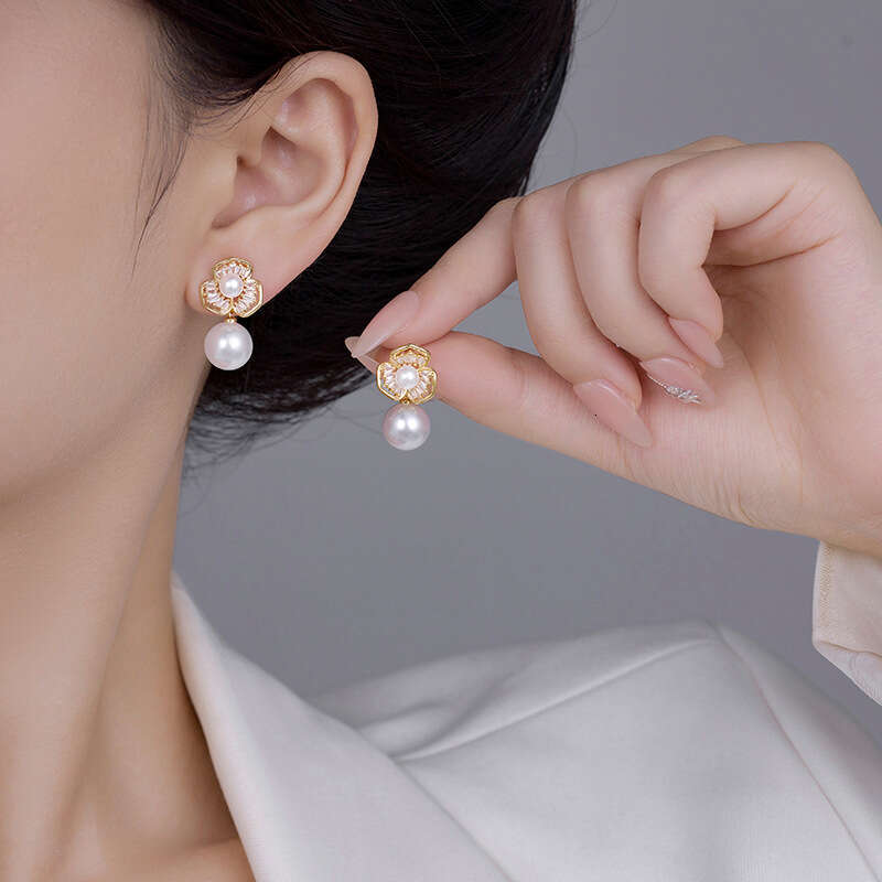 Floral Pearl Zircon Earrings With A High-end Light Luxury Fashionable Feel S925 Silver Needle Studs