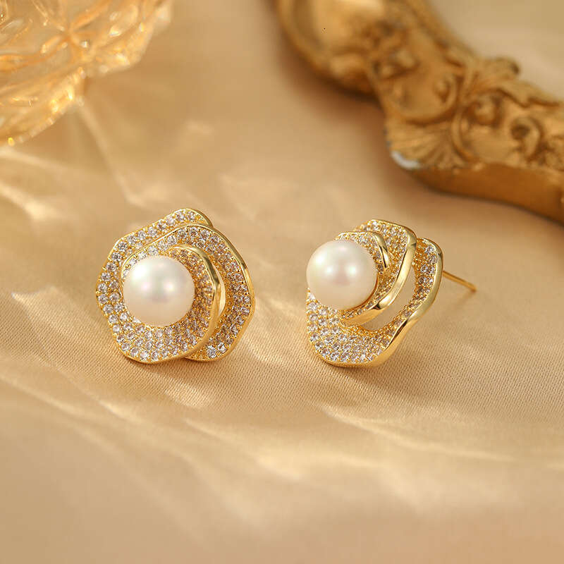 French-style Micro-inlaid Zircon Pearl Flower Stud Earrings Fashionable And Luxurious With A High-end Feel Vintage Socialite Earrings