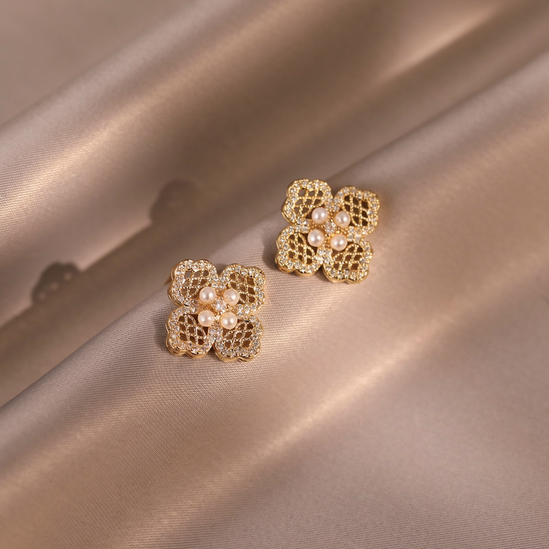 18K real gold plated zircon hollow flower pearl ear clip vintage elegant temperament light luxury niche earrings - view 5