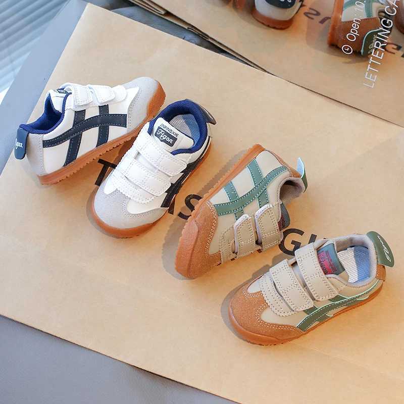 These 2026 Spring & Autumn Korean-style Kids' Sneakers are lightweight, non-slip, and perfect for casual running and baby walking.T260302
