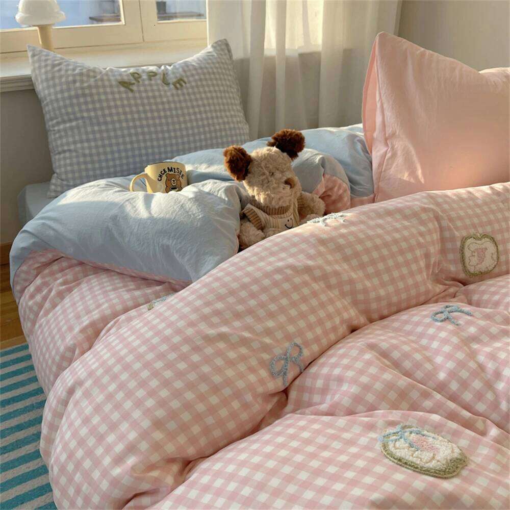 Cute Towel Embroidery Duvet Grid Soft Comforter Cover with Pillowcase Bed Sheet Four Piece Sets Decoration Bedding Set W260302