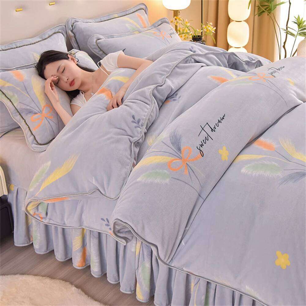 Milk Velvet Four-Piece Sets Winter Warm Thickened Double-sided Plush Bedding Set Soft Flannel Bed Skirt Quilt Cover Pillowcase W260302 W260302