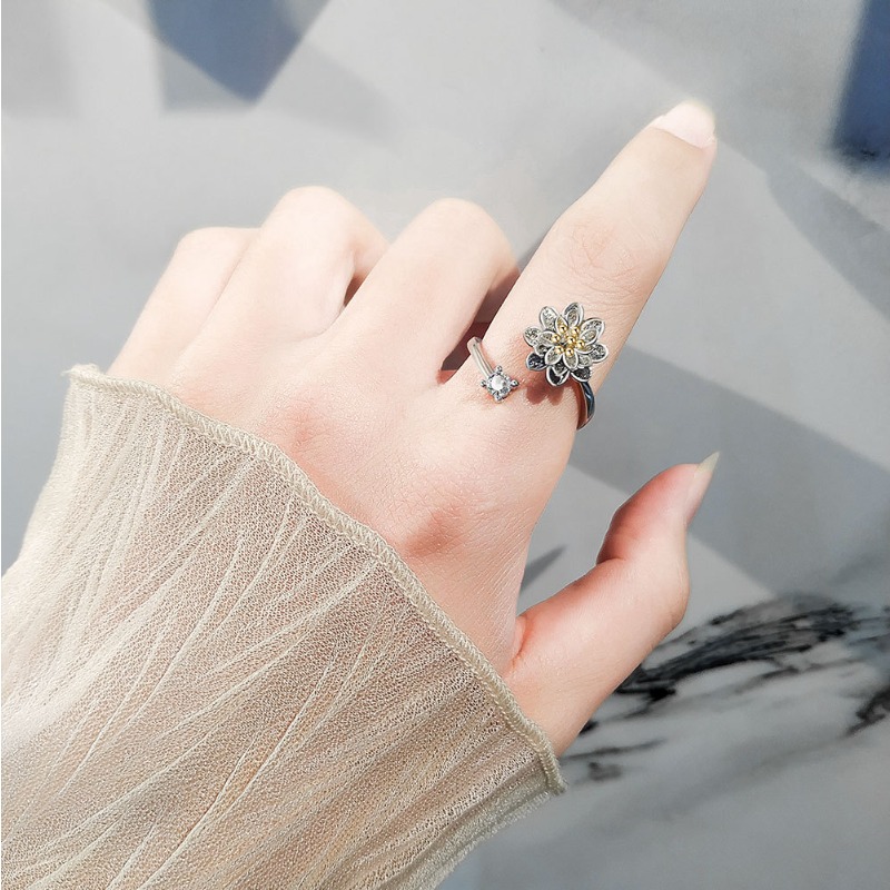 Designer Adjustable Open Ring for Women, Cute Spinning Daisy Fidget Ring, Shiny Zircon Inlaid, INS Style Minimalist Elegant Fashion Jewelry Gift