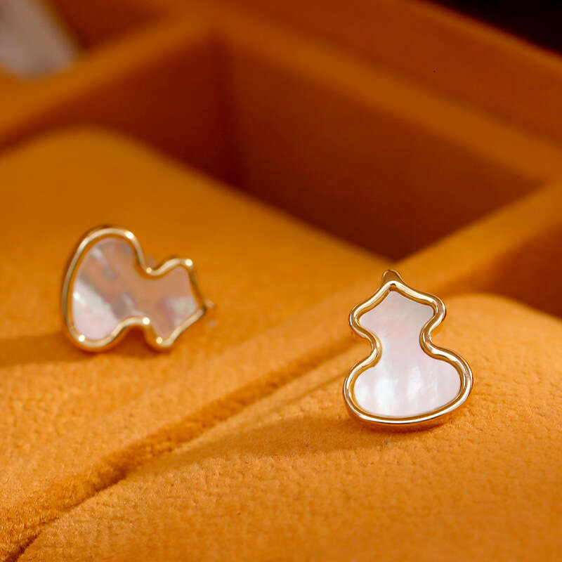 Mother-of-pearl Shell Gourd Earrings 925 Silver Needle Ins-style Luxury Suitable For Commuting Light Luxury Earrings