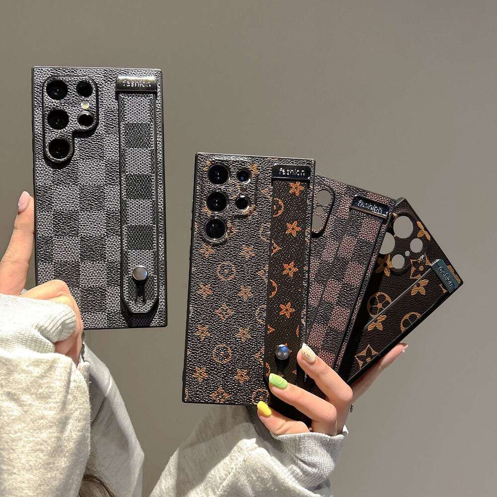 Vintage Pattern Compatible with Samsung S24ULTRA Checkered S22ULTRA Shockproof Phone Case S23U Wrist Strap Trendy Brand