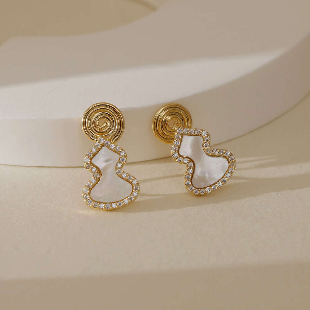 Micro-inlaid Mosquito Coil For Daily Commuting Gourd-shaped Shell Ear Clip With A Sophisticated And High-end Feel