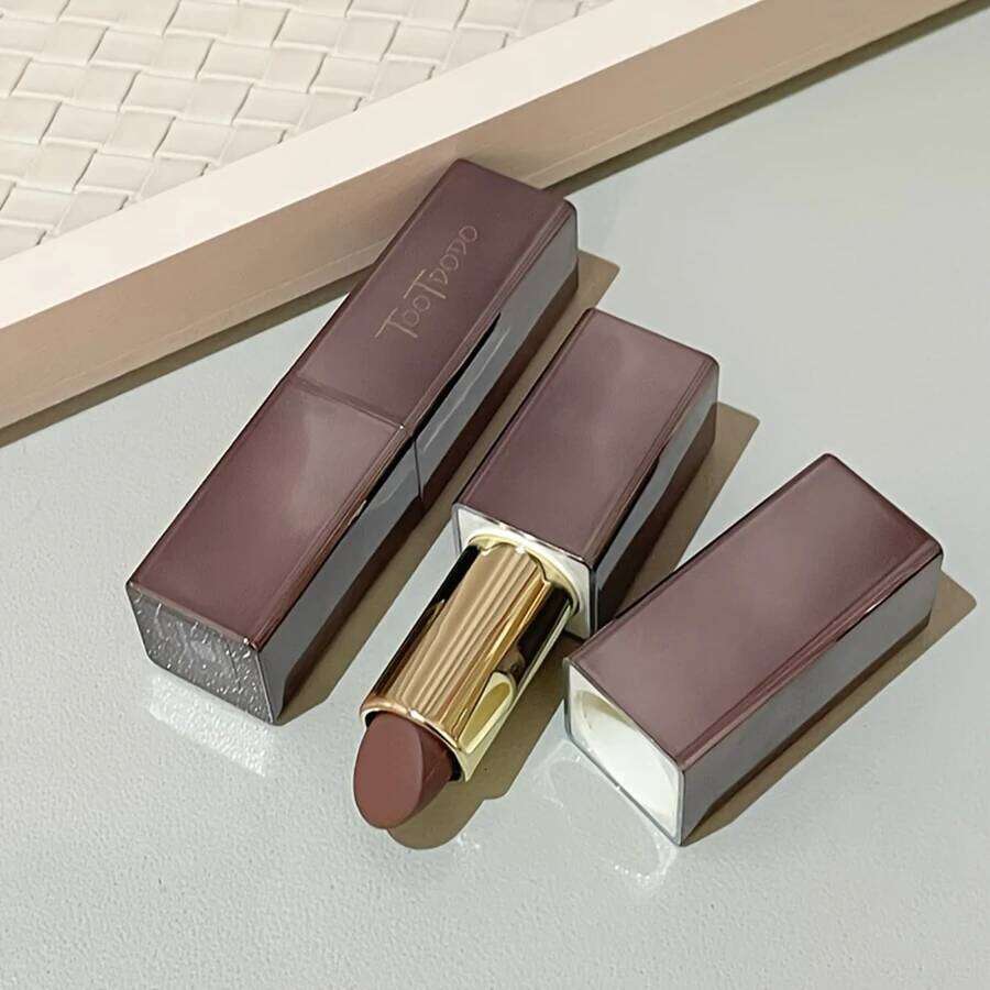 Available in 3 shades Lipstick Matte Velvet Waterproof Non-fading lip gloss that enhances color and brightens lips Suitabl H260302