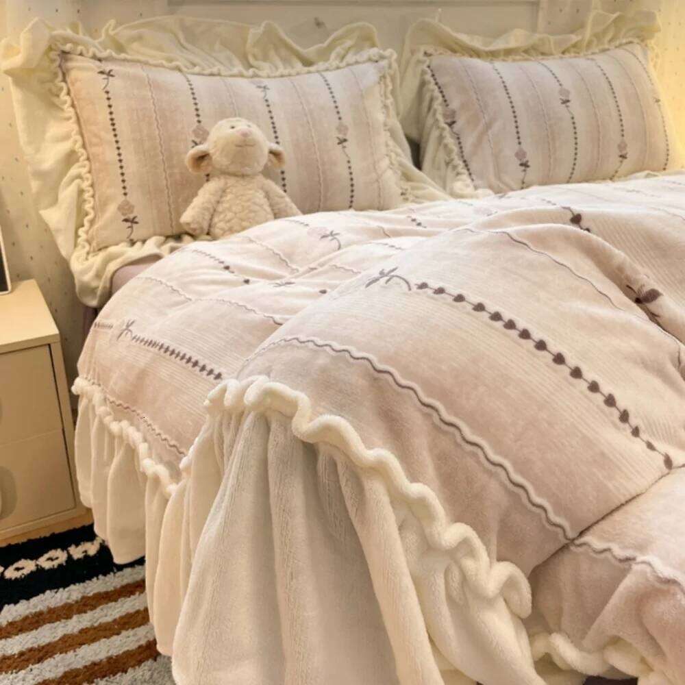 Carved Milk Velvet Light Luxury Bedding Thicken Winter Comforter Duvet Cover Bed Sheet Pillowcase Home Decor Four-Piece Set W260302