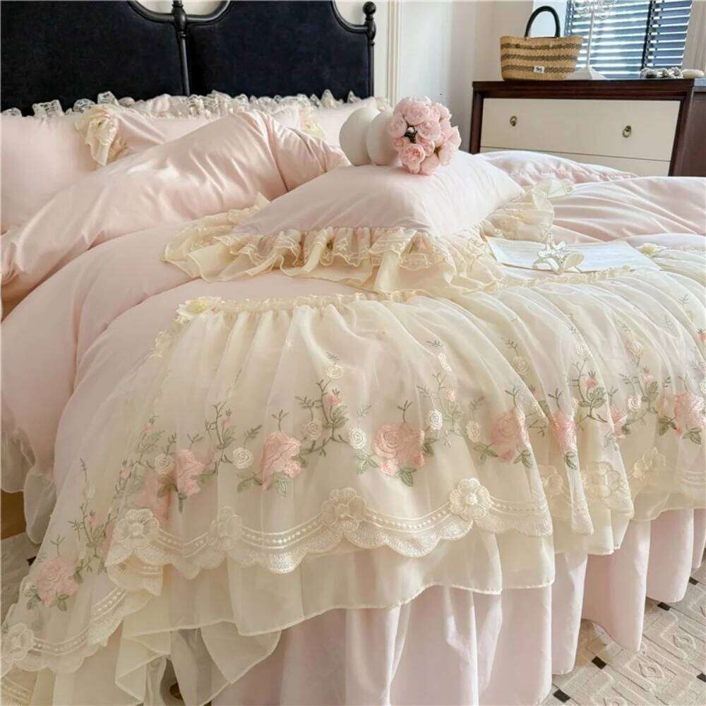 4Pcs Princess Wedding Bedding Set Korean Style Lace Flowers Embroidery Duvet Cover Bed Sheet/Fitted Sheet/Bed Skirt Pillowcases W260302 W260302