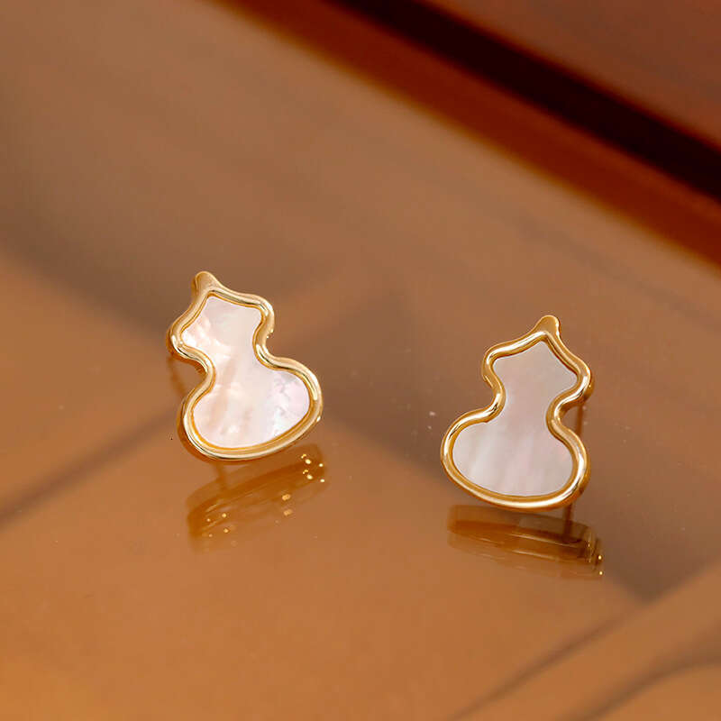 Mother-of-pearl Shell Gourd Earrings 925 Silver Needle Ins-style Luxury Suitable For Commuting Light Luxury Earrings