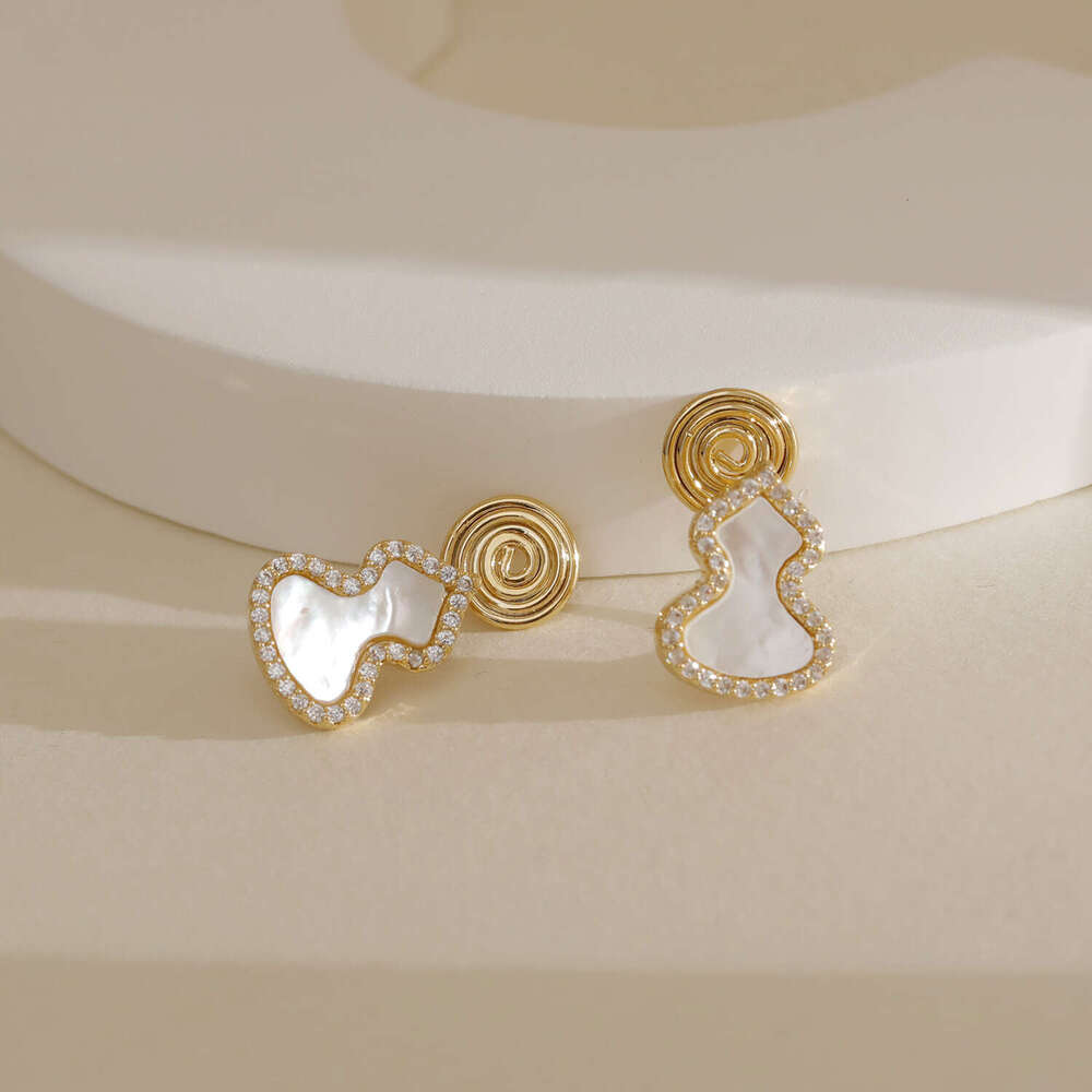 Micro-inlaid Mosquito Coil For Daily Commuting Gourd-shaped Shell Ear Clip With A Sophisticated And High-end Feel