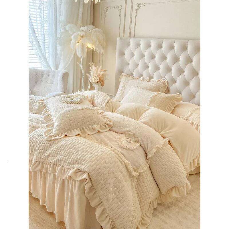 Winter cream thickened carved milk fleece four-piece princess wind double-sided plush quilt set bed skirt, bedding W260302