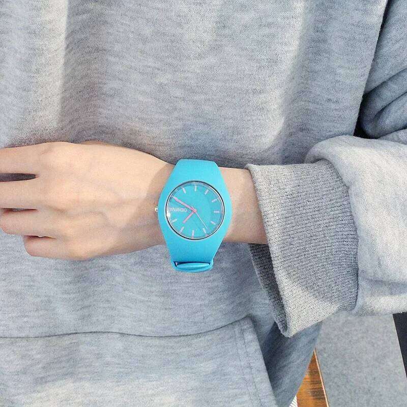 Men watch Women Cream Color Ultra-thin Fashion Gift Silicone Strap Leisure Watch Geneva Sport Wristwatch Women's Jelly Watches XJ260303
