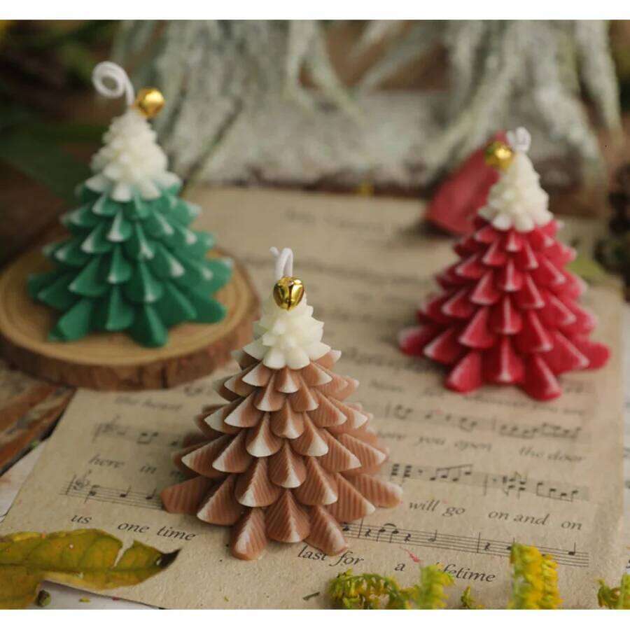 1 x Handmade Soy Wax Tree Candle with Bell Decoration, 6 Hours Burn Time, for Home Decoration Christmas Party and Holiday Gift W260303