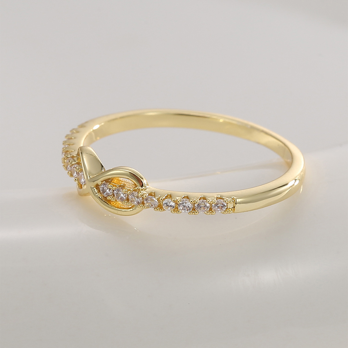 Ring Light Luxury Design For Women, Gold-Plated Figure-Eight Knot Ring With Zirconia Ring