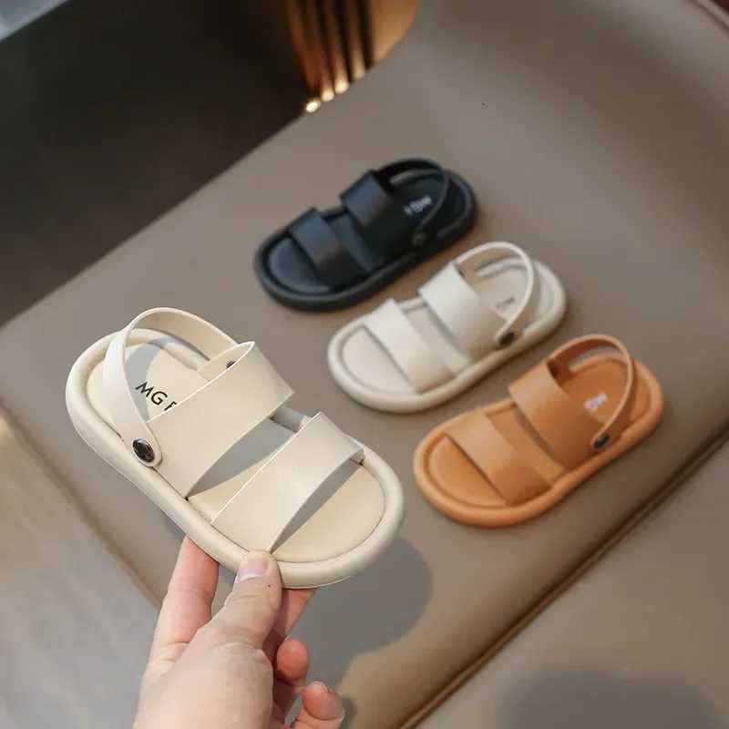 Childrens Sandals 2025 Summer New Style Beach Shoes Soft Bottom Boys Shoes Trendy Casual Wear Ideal for Outdoor Activities X260303