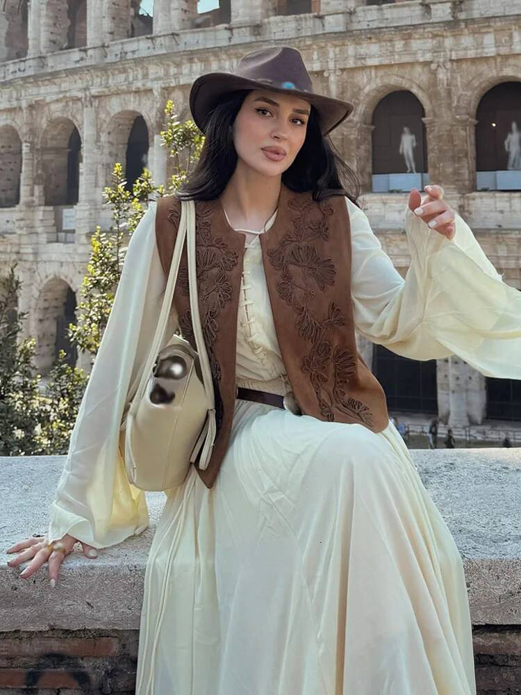 Elegant Woman Sleeveless Casual Street Style Short Women Fashion Solid O-Collar Embroidery Design Vintage Vest Top dongdumaoyi