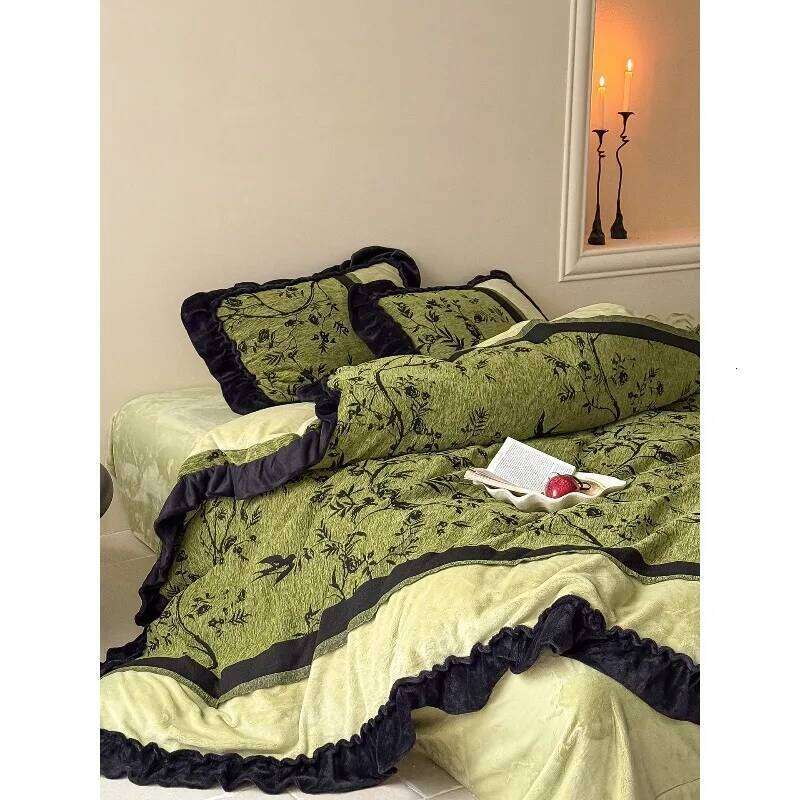 French medieval flower milk four-piece set lotus leaf lace thickened quilt cover coral fleece bed sheet bedding W260302
