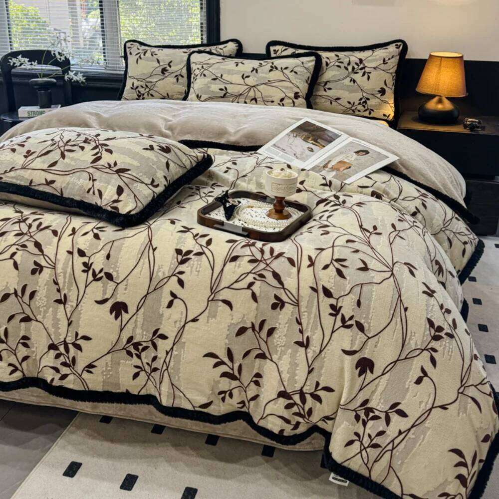 Luxury Floral Carved Milk Velvet Bedding Winter Warm Soft Bed Sheet Queen Home Thicken Duvet Cover Pillowcase Four Piece Set W260302 W260302
