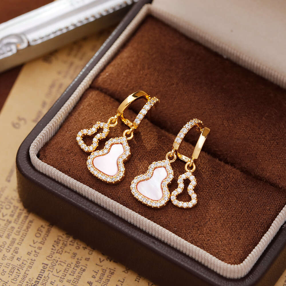 Light Luxury Commuter Pink Shell Gourd Earrings Sweet And Elegant High-end Earrings For Women
