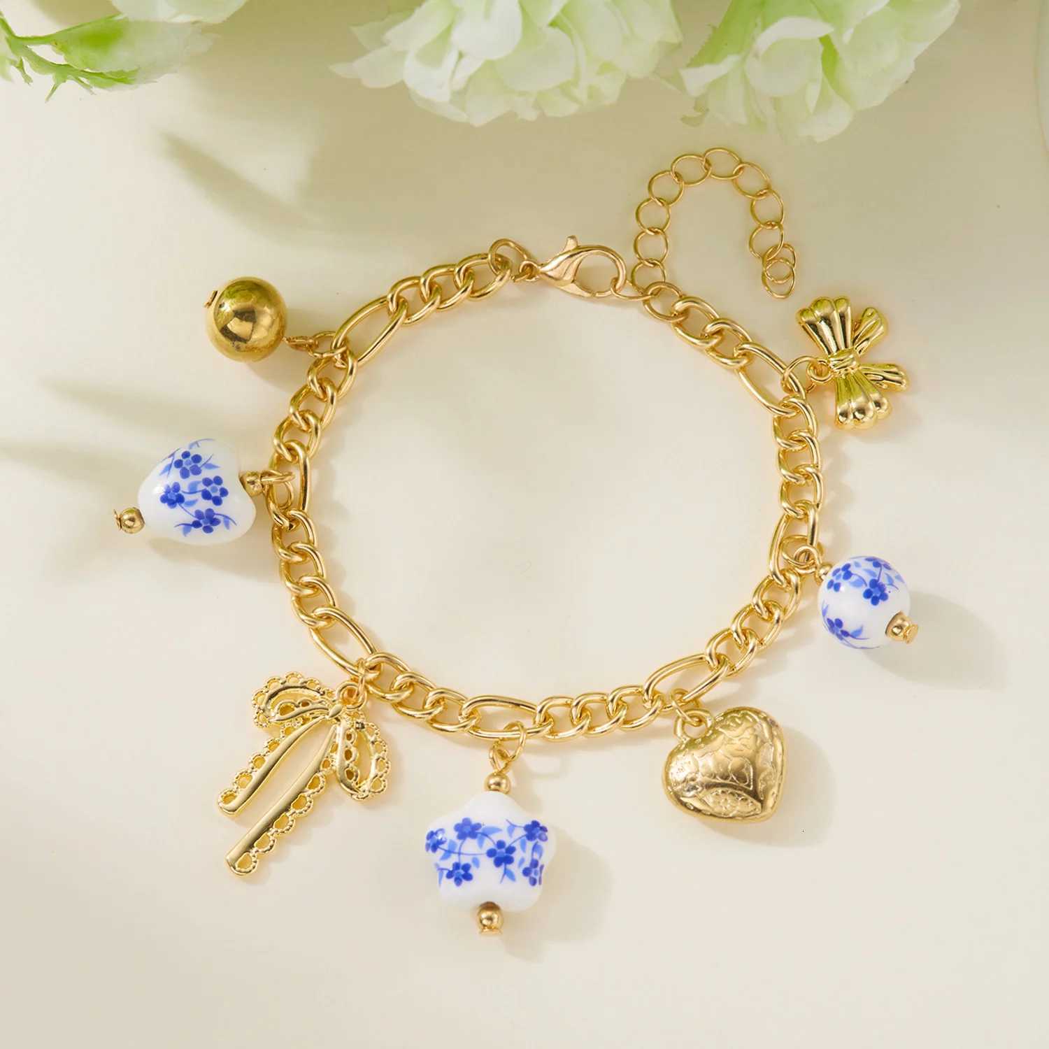 Vintage Blue and White Porcelain Bracelet for Women Ceramic Metal Beads Bowknot Strand Bangle Party Daily Jewelry Accessories H260303