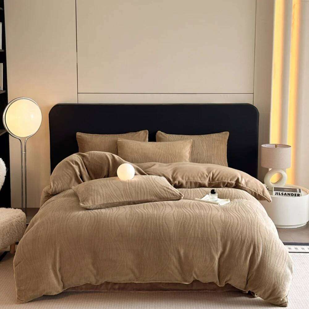 Solid Color Light Luxury Carved Milk Velvet Bedding Thicken Winter Comforter Duvet Cover Bed Sheet Pillowcase Four-Piece Set W260302