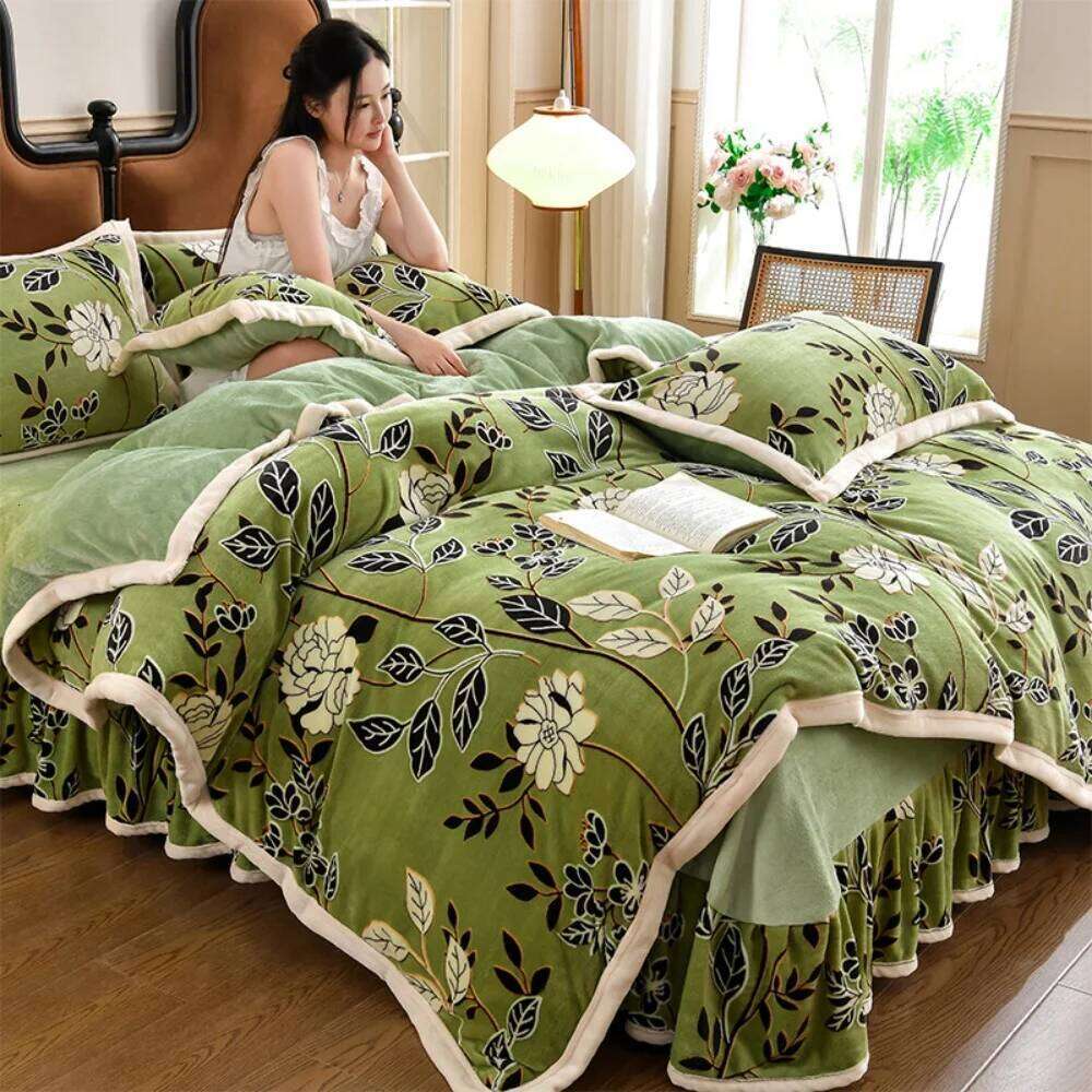 Winter Warm Floral Printed Bedding Luxury Milk Velvet Queen Thickened Soft Duvet Cover Pillowcase Bed Skirt Four Piece Set W260302