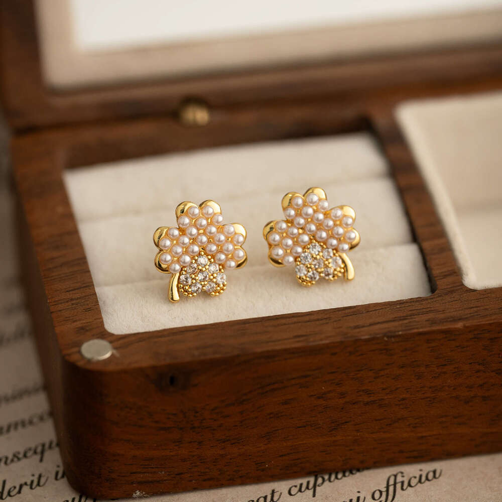 New Four-leaf Clover Micro-inlaid Pearl Earrings, Exquisite And Compact Studs With A High-end, Fashionable, Light-luxury Design