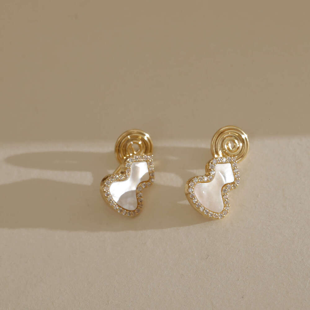 Micro-inlaid Mosquito Coil For Daily Commuting Gourd-shaped Shell Ear Clip With A Sophisticated And High-end Feel