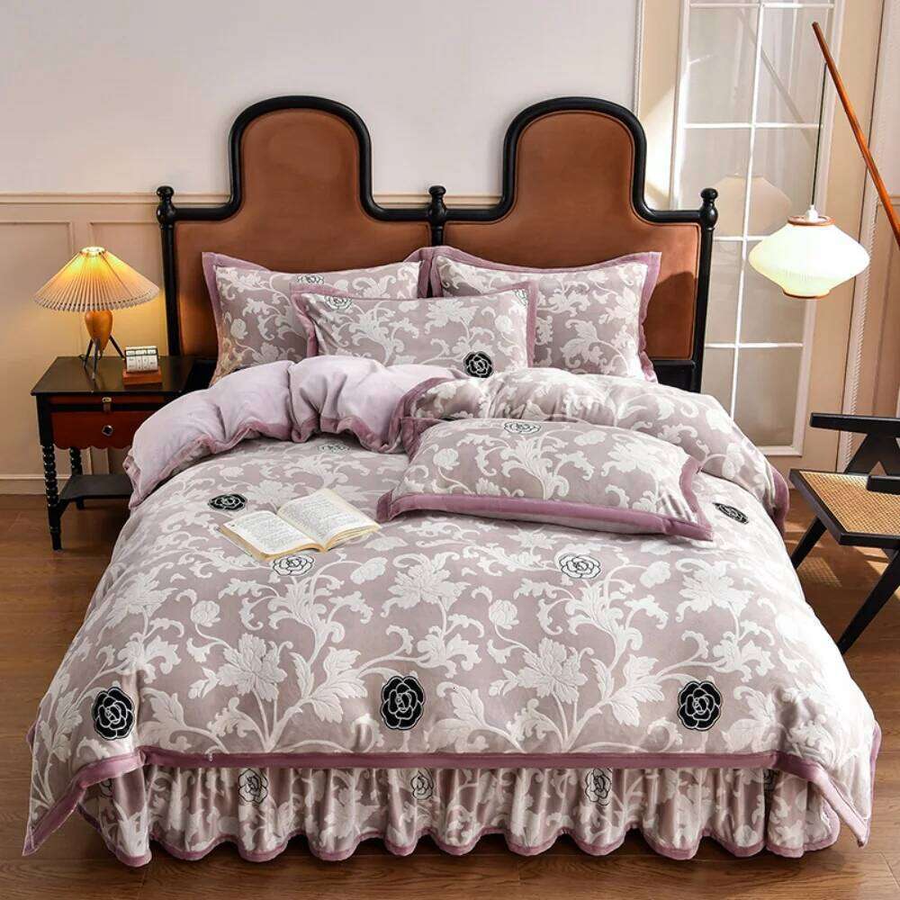 Luxury Floral Printed Winter Warm Milk Velvet Bedding Queen Thickened Soft Duvet Cover Pillowcase Bed Skirt Four Piece Set W260302