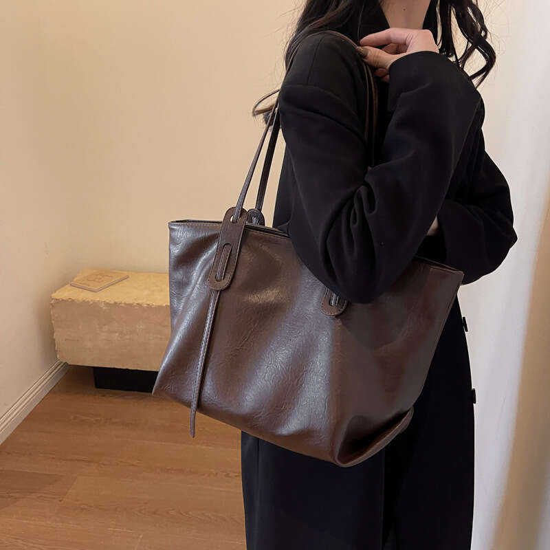 Designer Bag Totebag Popular Soft Surface Large Capacity Women S New Vintage Simple Versatile Shoulder For Work And Commuting Tote Bag