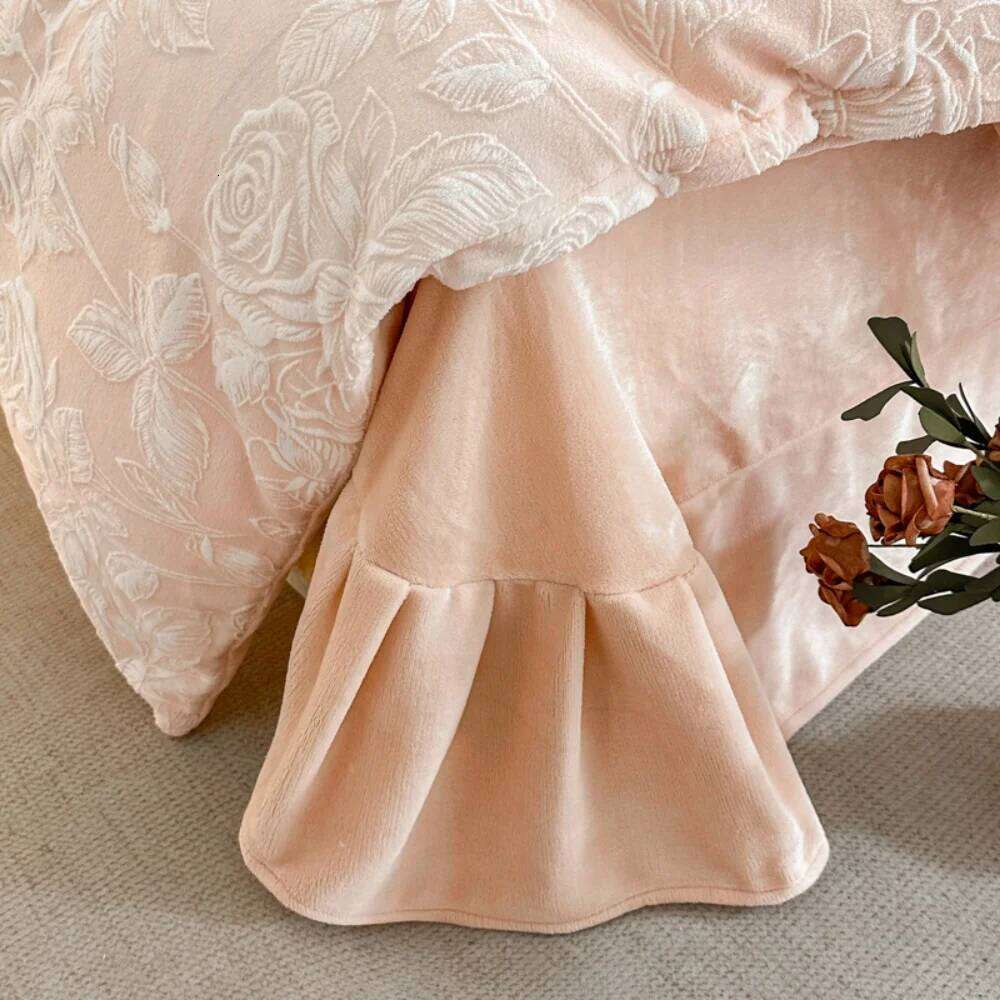 Thickened Carved Milk Velvet Bedding Coral Fleece Winter Warm Four-Piece Set Duvet Cover Pillowcase Bed Sheet Home Textiles W260302 W260302