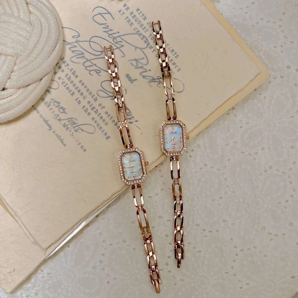 1pc Gold Tone French Style Fashionable Elegant Pearl Dial Set With Rhinestones Bracelet Watch For Women, Simple & Retr ladies XJ260303