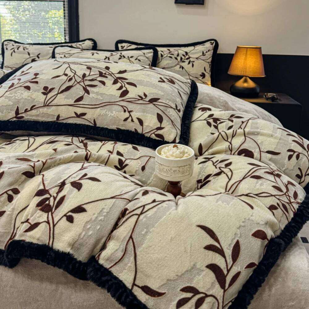 Luxury Floral Carved Milk Velvet Bedding Winter Warm Soft Bed Sheet Queen Home Thicken Duvet Cover Pillowcase Four Piece Set W260302