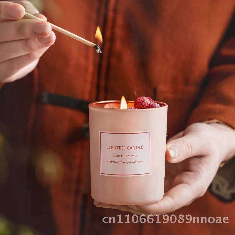 Pink Dried Flower Aromatherapy Soy Wax Cylindrical Scented Candle for Romantic Atmosphere Home Decor Earth & Rose W260303