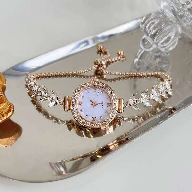 Luxury Mermaid Light Women Watch Diamond Adjustable Bracelet Quartz Movement XJ260303