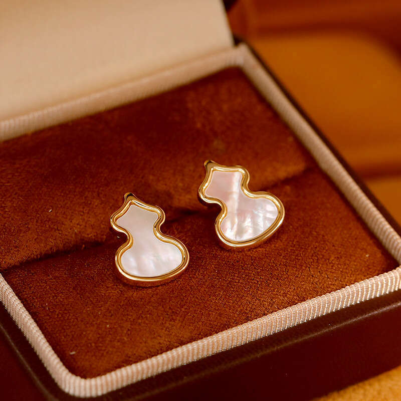Mother-of-pearl Shell Gourd Earrings 925 Silver Needle Ins-style Luxury Suitable For Commuting Light Luxury Earrings