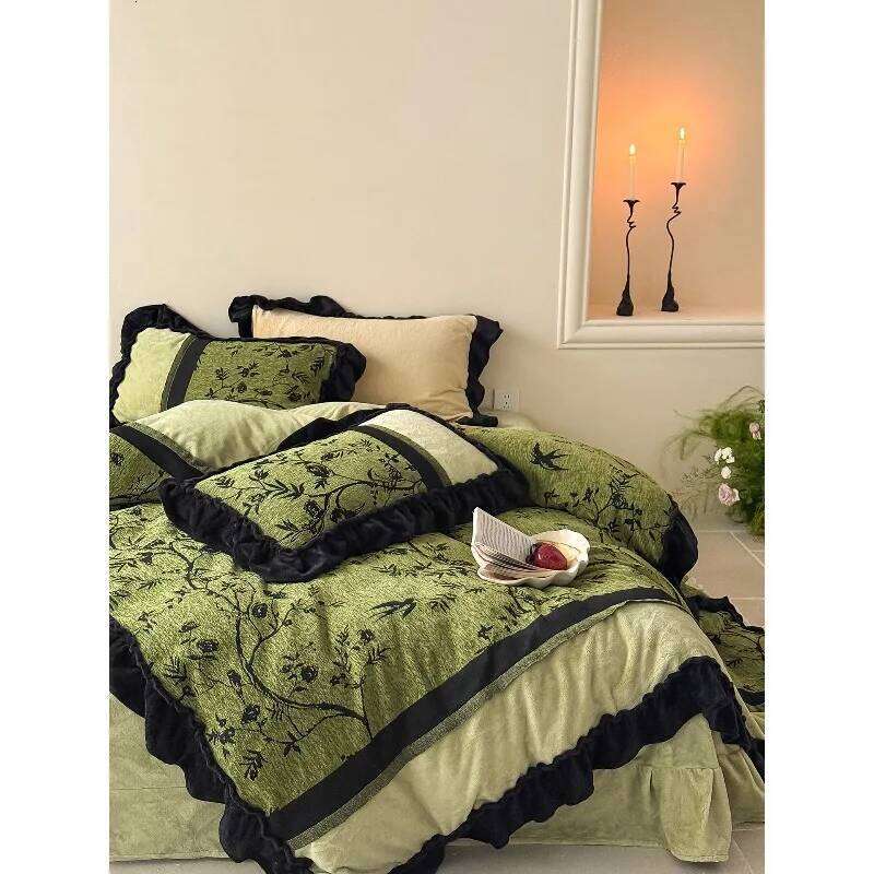French medieval flower milk four-piece set lotus leaf lace thickened quilt cover coral fleece bed sheet bedding W260302