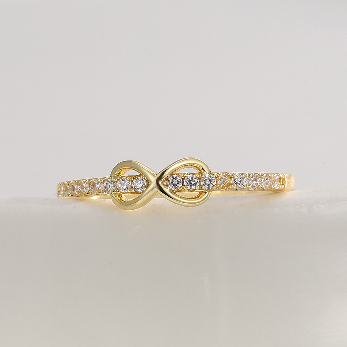 Ring Light Luxury Design For Women, Gold-Plated Figure-Eight Knot Ring With Zirconia Ring