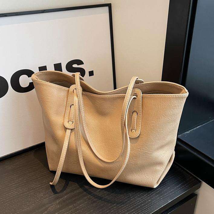 Designer Bag Totebag Popular Soft Surface Large Capacity Women S New Vintage Simple Versatile Shoulder For Work And Commuting Tote Bag