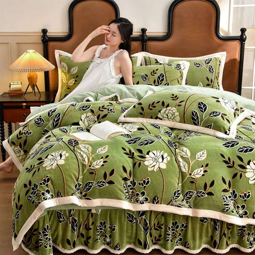 Winter Warm Floral Printed Bedding Luxury Milk Velvet Queen Thickened Soft Duvet Cover Pillowcase Bed Skirt Four Piece Set W260302