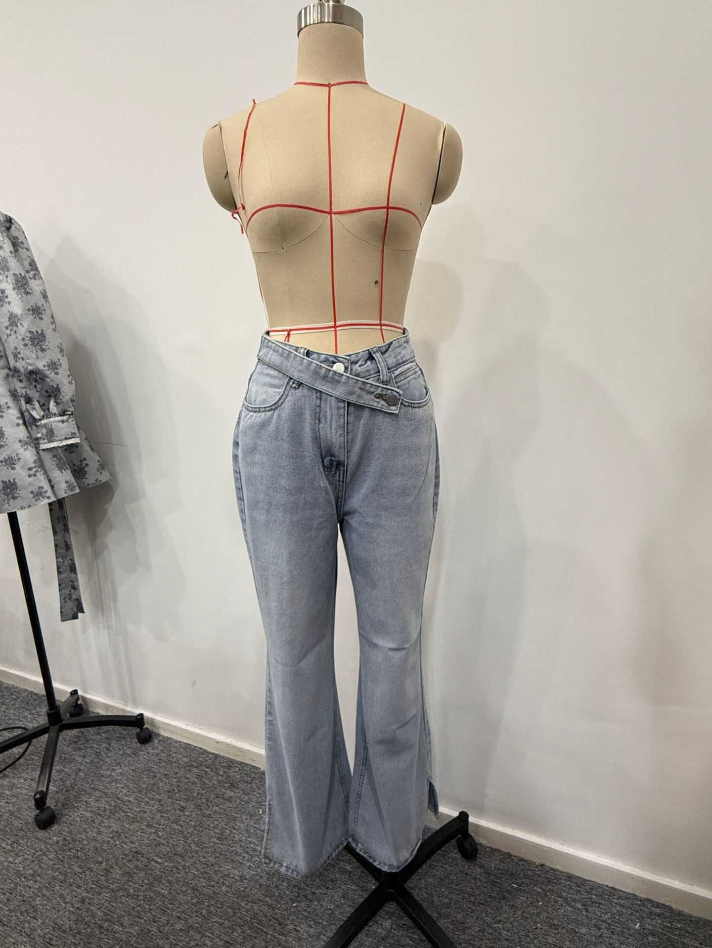 Niche Design Irregular Waist Slim Fit Flared Jeans for Women with Split Hem T260303