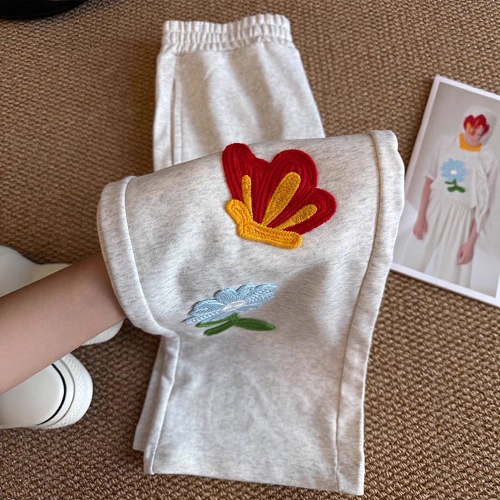 2026 Luxury Brand Designer Clothing Floral Gray Heavy Embroidered Curved Hem Sweatpants For Men, Summer Cleanfit Pants, American Retro Flared Sports P